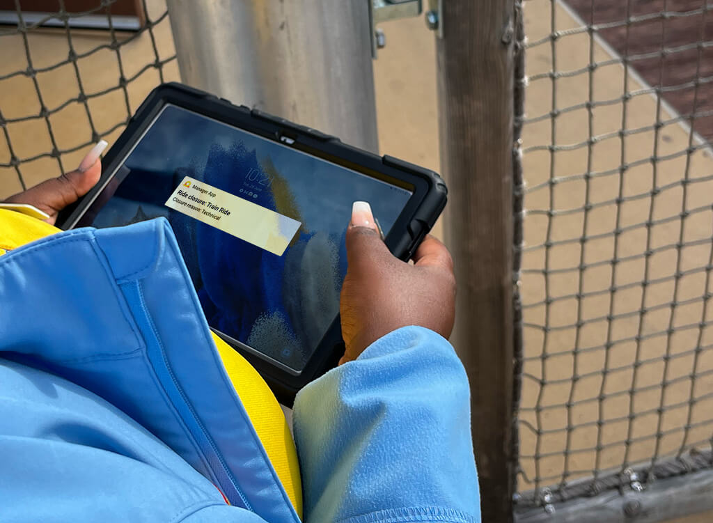 Manager_App_Notification CmdCentr Theme Park Operations Downtime Dashboard